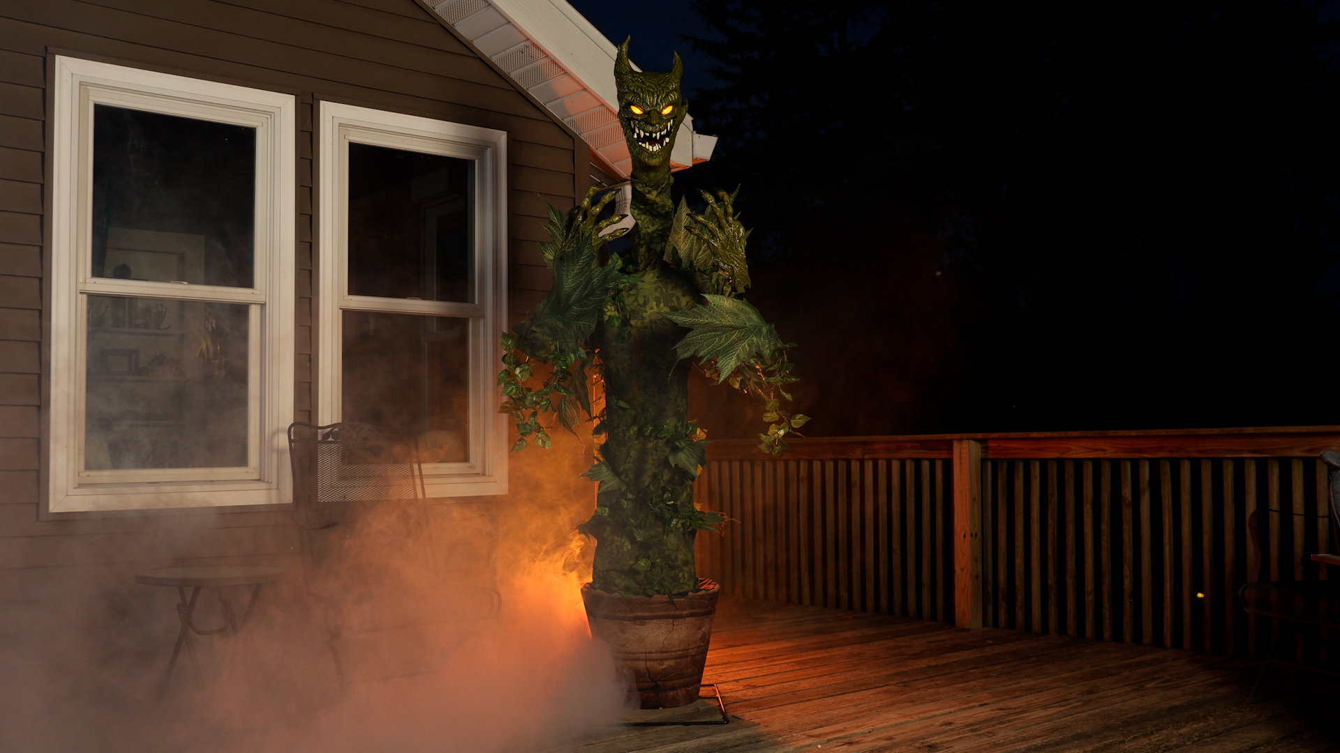 FUN99892 Snarling Seymour the Carnivorous Plant Animatronic Decoration